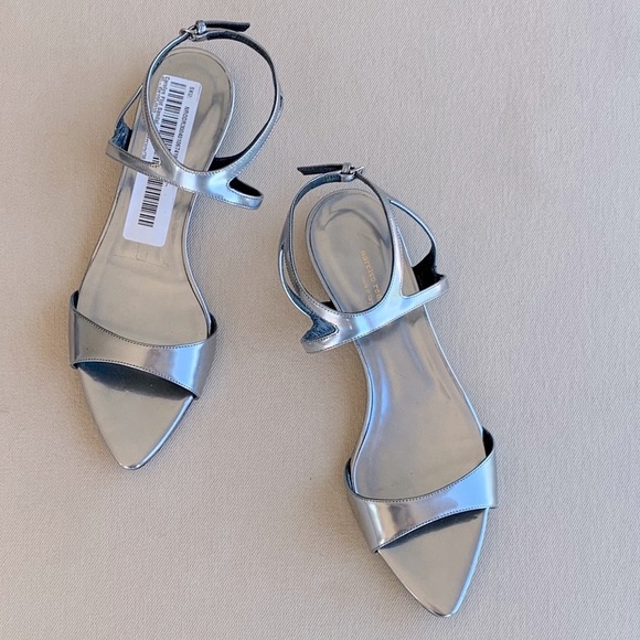 Narciso Rodriguez Carolyn Flat Sandal - Picture 2 of 15